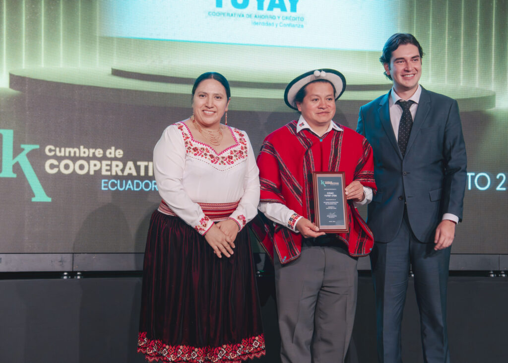 Yuyay recibe reconocimiento nacional y se posiciona entre las mejores cooperativas del Ecuador